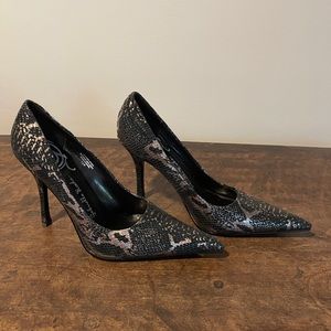 Stiletto, silver and black snake